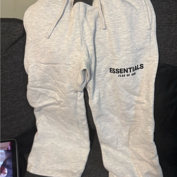 ESSENTIAL - Picture 2 of 5